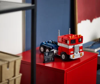 Детски комплект за игра LEGO® Icons 10302 – Оптимус Прайм