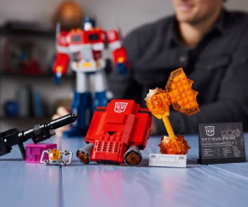 Детски комплект за игра LEGO® Icons 10302 – Оптимус Прайм