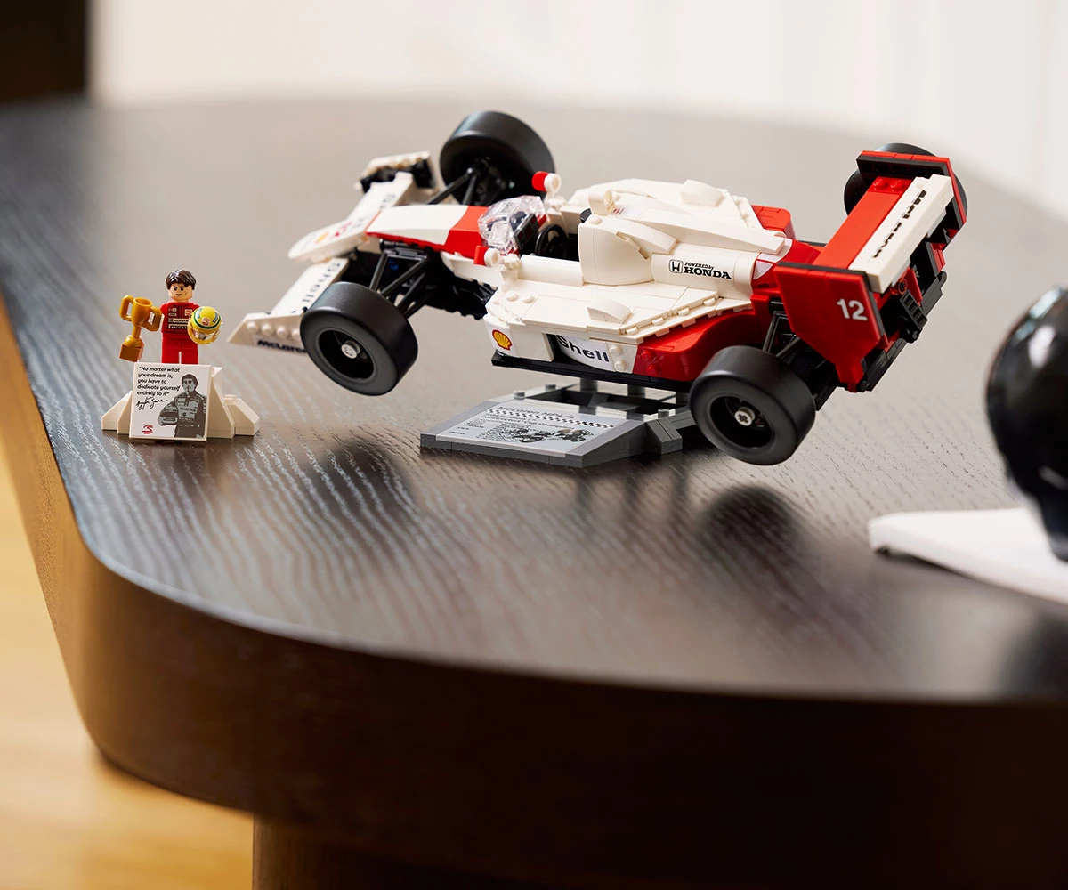 Детски комплект за игра конструктор LEGO® Icons 10330 - McLaren MP4/4 и Айртон Сена thumb 17 Конструктор ЛЕГО Icons 10330 thumb 17