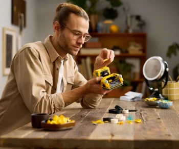 Детски комплект за игра LEGO® Icons 10338 – Бъмбълби