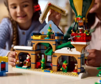 Детски комплект за игра LEGO® Icons 10339 – Пощата на Дядо Коледа