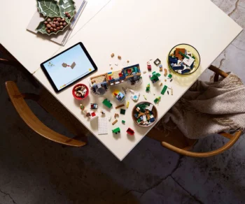 Детски комплект за игра LEGO® Icons 10339 – Пощата на Дядо Коледа