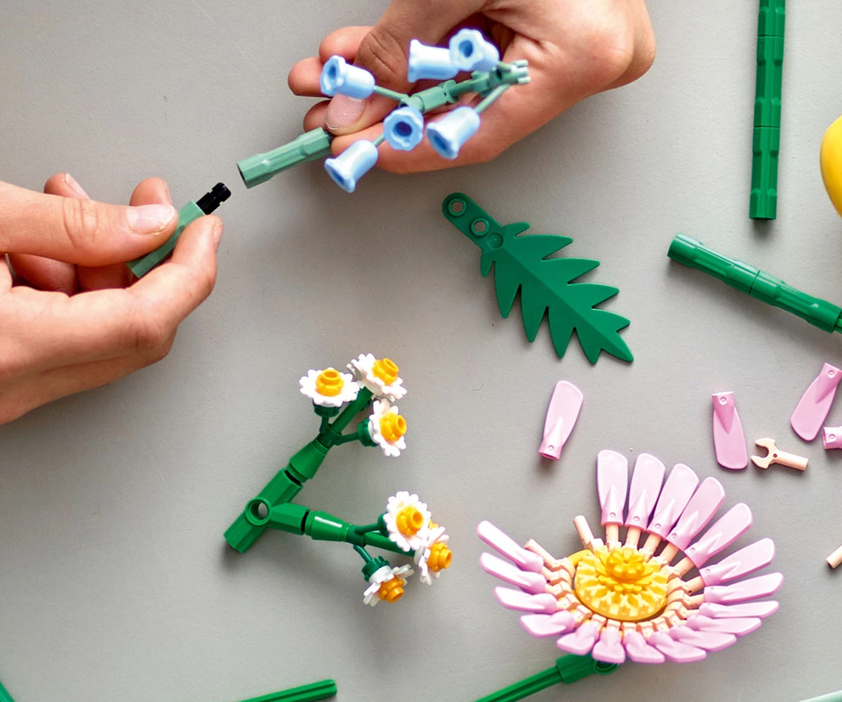Детски комплект за игра LEGO® Icons 10347 - Малък слънчев букет thumb 11 LEGO® Icons 10347 - The Botanical Collection: Petite Sunny Bouquet thumb 11
