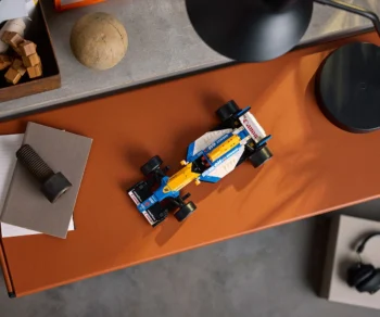 Детски комплект за игра LEGO® Icons 10353 – Williams Racing FW14B & Nigel Mansell