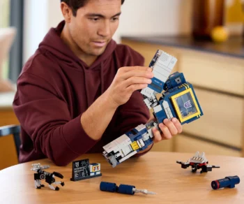Детски комплект за игра LEGO® Icons 10358 – Transformers: Soundwave