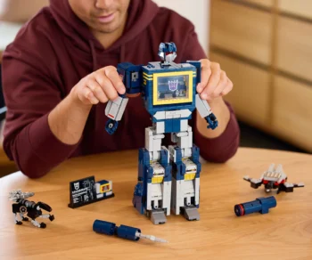 Детски комплект за игра LEGO® Icons 10358 – Transformers: Soundwave