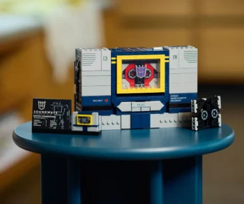 Детски комплект за игра LEGO® Icons 10358 – Transformers: Soundwave