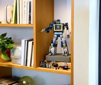 Детски комплект за игра LEGO® Icons 10358 – Transformers: Soundwave