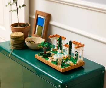 Детски комплект за игра LEGO® Icons 10359 – Градина с фонтан