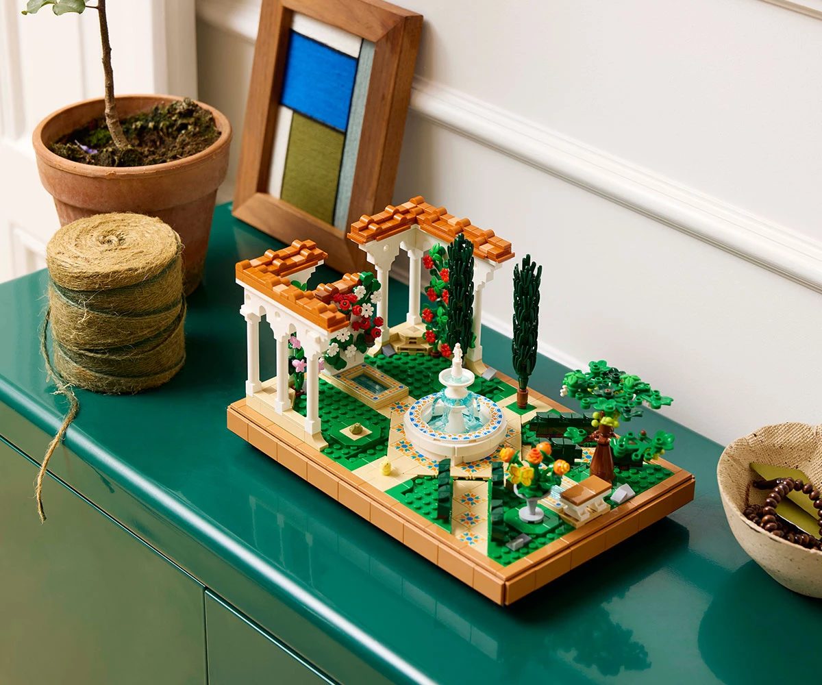 Детски комплект за игра LEGO® Icons 10359 - Градина с фонтан thumb 11 Конструктор ЛЕГО Icons 10359 thumb 11