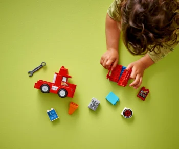 Детски комплект за игра конструктор LEGO® DUPLO® Disney™ 10417 – Мак на състезание