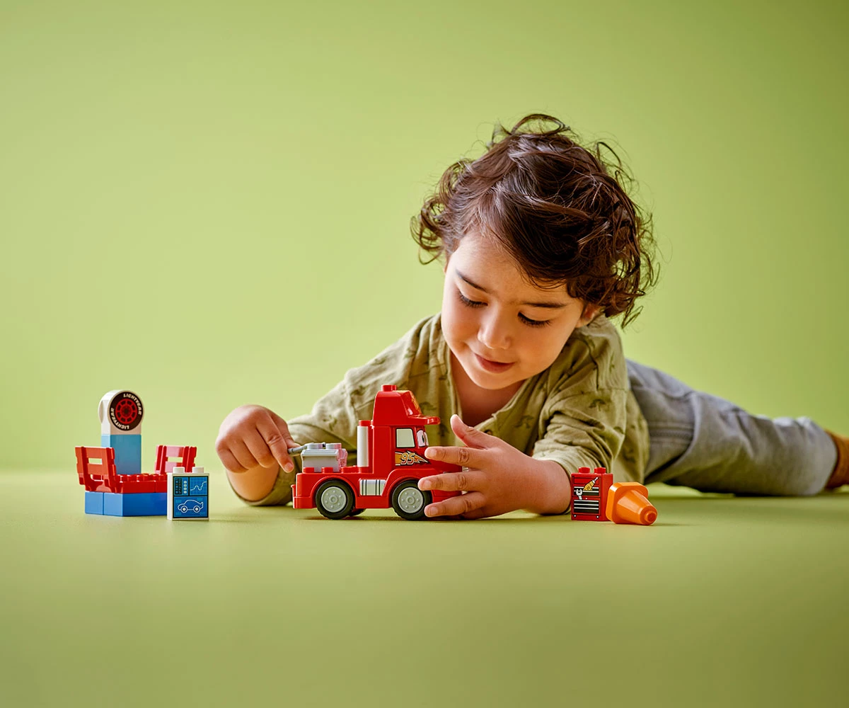 Детски комплект за игра конструктор LEGO® DUPLO® Disney™ 10417 - Мак на състезание thumb 7 Конструктор ЛЕГО DUPLO 10417 thumb 7