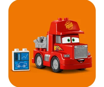 Детски комплект за игра конструктор LEGO® DUPLO® Disney™ 10417 – Мак на състезание