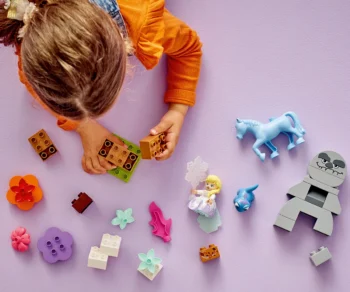 Детски комплект за игра конструктор LEGO® DUPLO® Disney™ 10418 – Елза и Бруни в омагьосаната гора