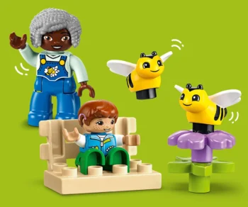 Детски комплект за игра LEGO® DUPLO® Town 10419 – Грижа за пчелите и кошерите