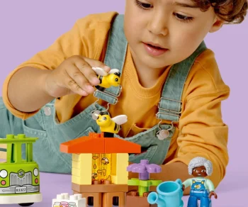 Детски комплект за игра LEGO® DUPLO® Town 10419 – Грижа за пчелите и кошерите