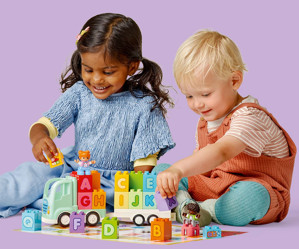 Детски комплект за игра LEGO® DUPLO® Town 10421 - Азбучен камион thumb 8 Конструктор ЛЕГО DUPLO 10421 thumb 8