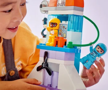 Детски комплект за игра LEGO® DUPLO® Space 10422 – Приключение с космическа совалка „3 в 1“