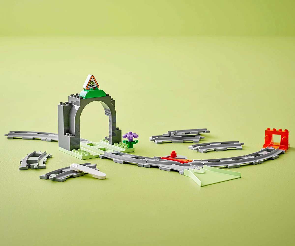 Детски комплект за игра LEGO® DUPLO 10425 - Комплект с тунел и релси за влак thumb 8 Конструктор ЛЕГО DUPLO 10425 thumb 8