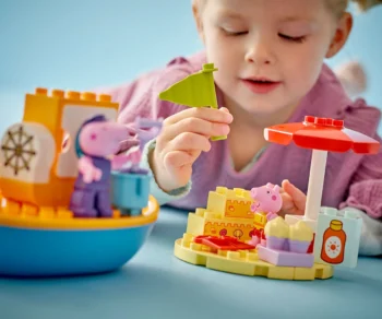 Детски комплект за игра LEGO® DUPLO® 10432 – Пътуването с лодка на Пепа
