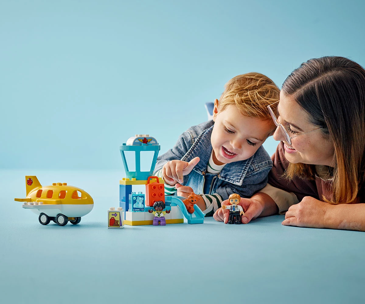 Детски комплект за игра LEGO® DUPLO® 10443 - За първи път на летището thumb 5 LEGO® DUPLO® 10443 -First Time at the Airport thumb 5