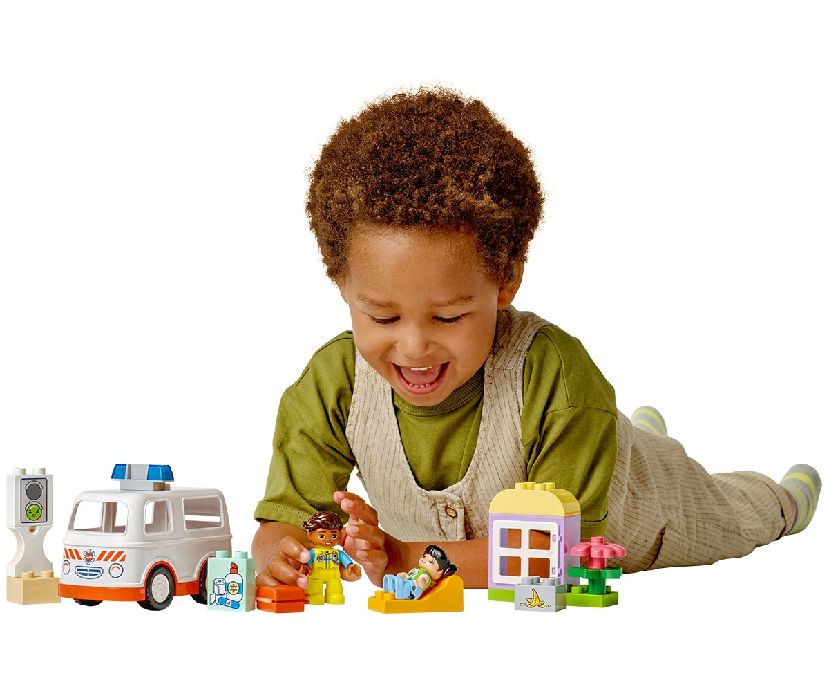 Детски комплект за игра LEGO® DUPLO 10447 - Линейка и шофьор thumb 4 Конструктор ЛЕГО DUPLO 10447 thumb 4