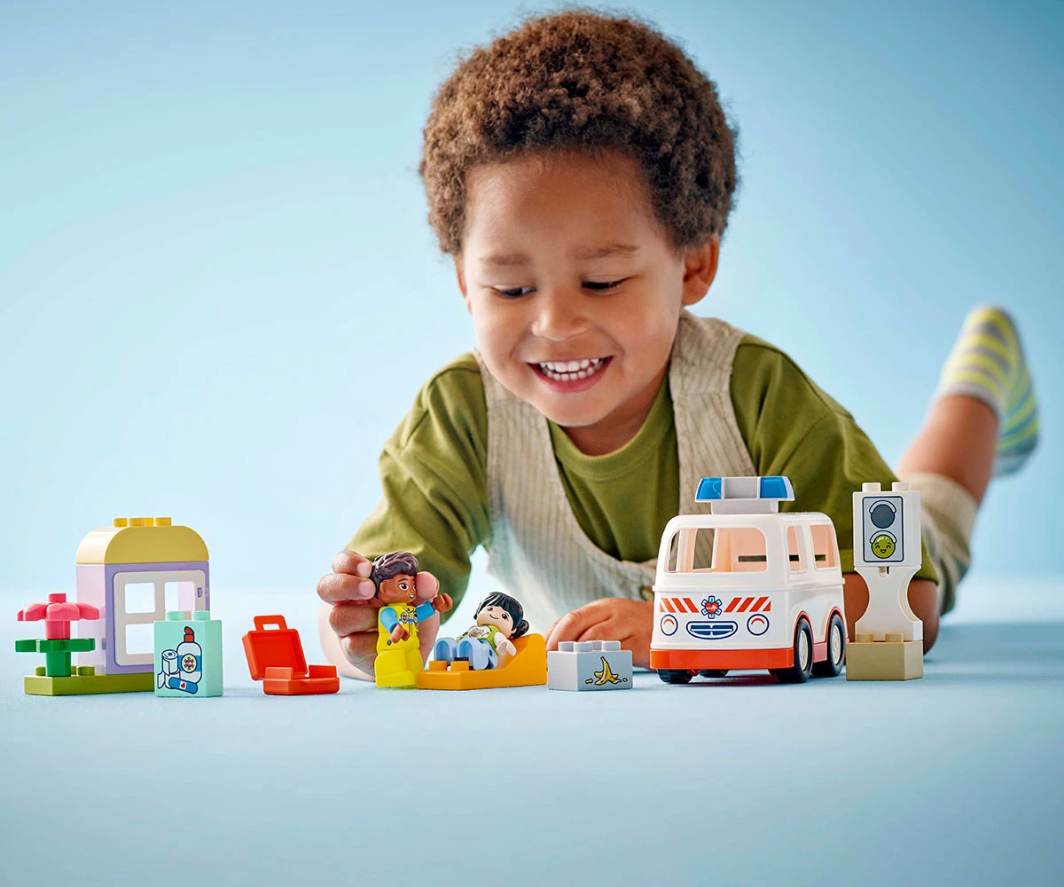 Детски комплект за игра LEGO® DUPLO 10447 - Линейка и шофьор thumb 7 Конструктор ЛЕГО DUPLO 10447 thumb 7