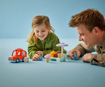 Детски комплект за игра LEGO® DUPLO® Bluey 10458 – Сладоледено приключение с Блуи