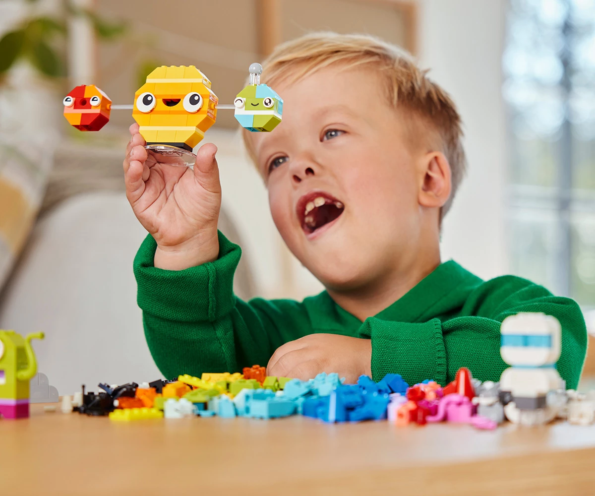 Детски комплект за игра LEGO® Classic Space 11037 - Творчески планети в космоса thumb 20 Конструктор ЛЕГО Classic 11037 thumb 20