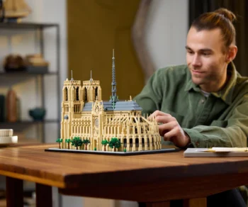 Детски комплект за игра LEGO® Architecture 21061 – Парижката Света Богородица