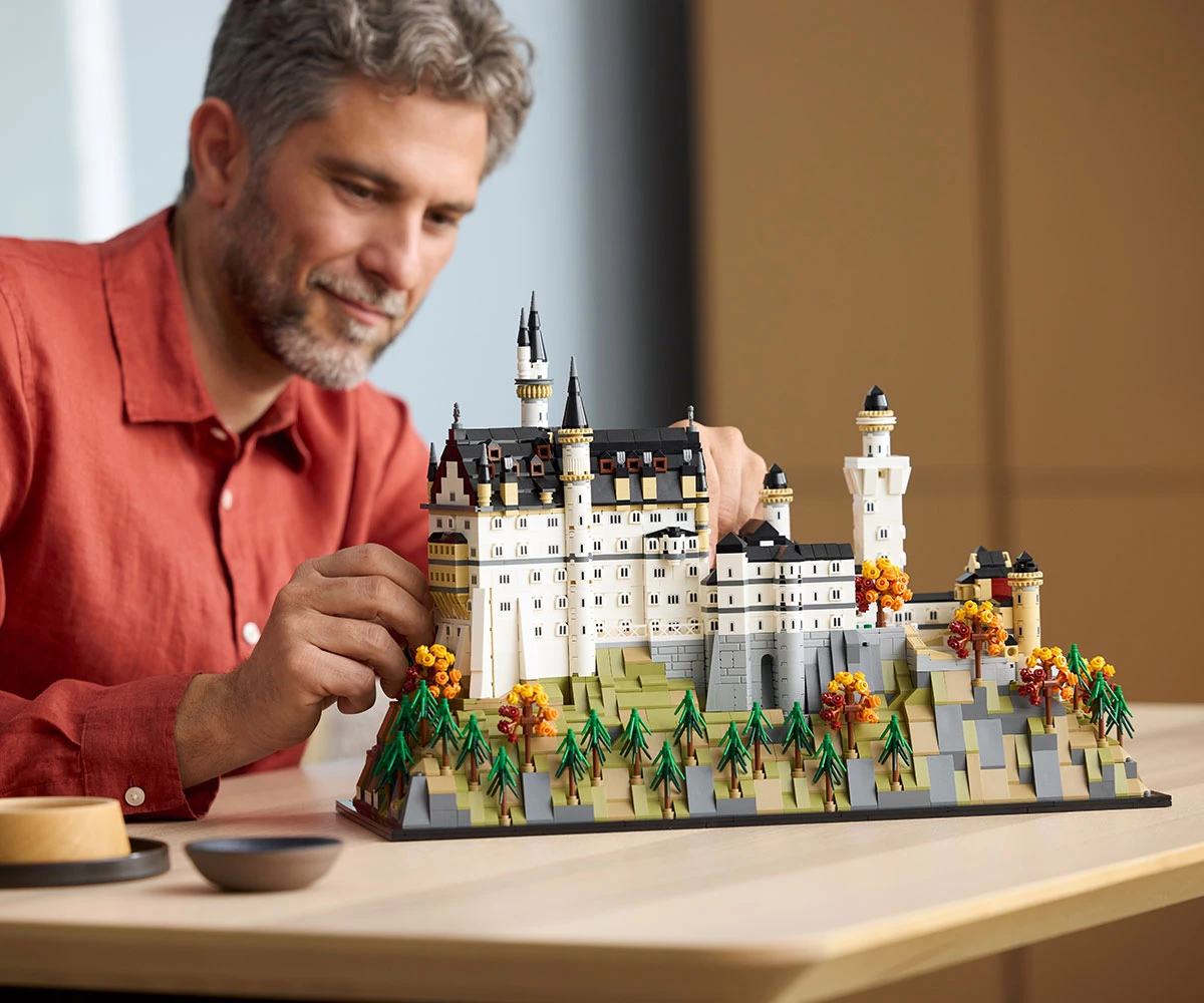 Детски комплект за игра LEGO® Architecture 21063 - Замъкът Нойшванщайн thumb 11 LEGO® Architecture 21063 - Neuschwanstein Castle thumb 11