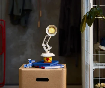 Детски комплект за игра LEGO® Ideas 21357 – Disney Pixar Luxo Jr.
