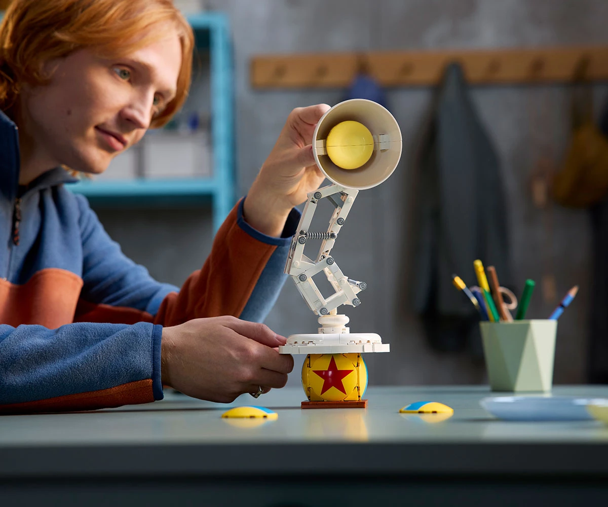 Детски комплект за игра LEGO® Ideas 21357 - Disney Pixar Luxo Jr. thumb 6 LEGO® Ideas 21357 - Disney Pixar Luxo Jr. thumb 6