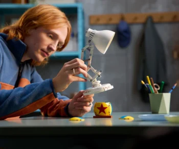 Детски комплект за игра LEGO® Ideas 21357 – Disney Pixar Luxo Jr.