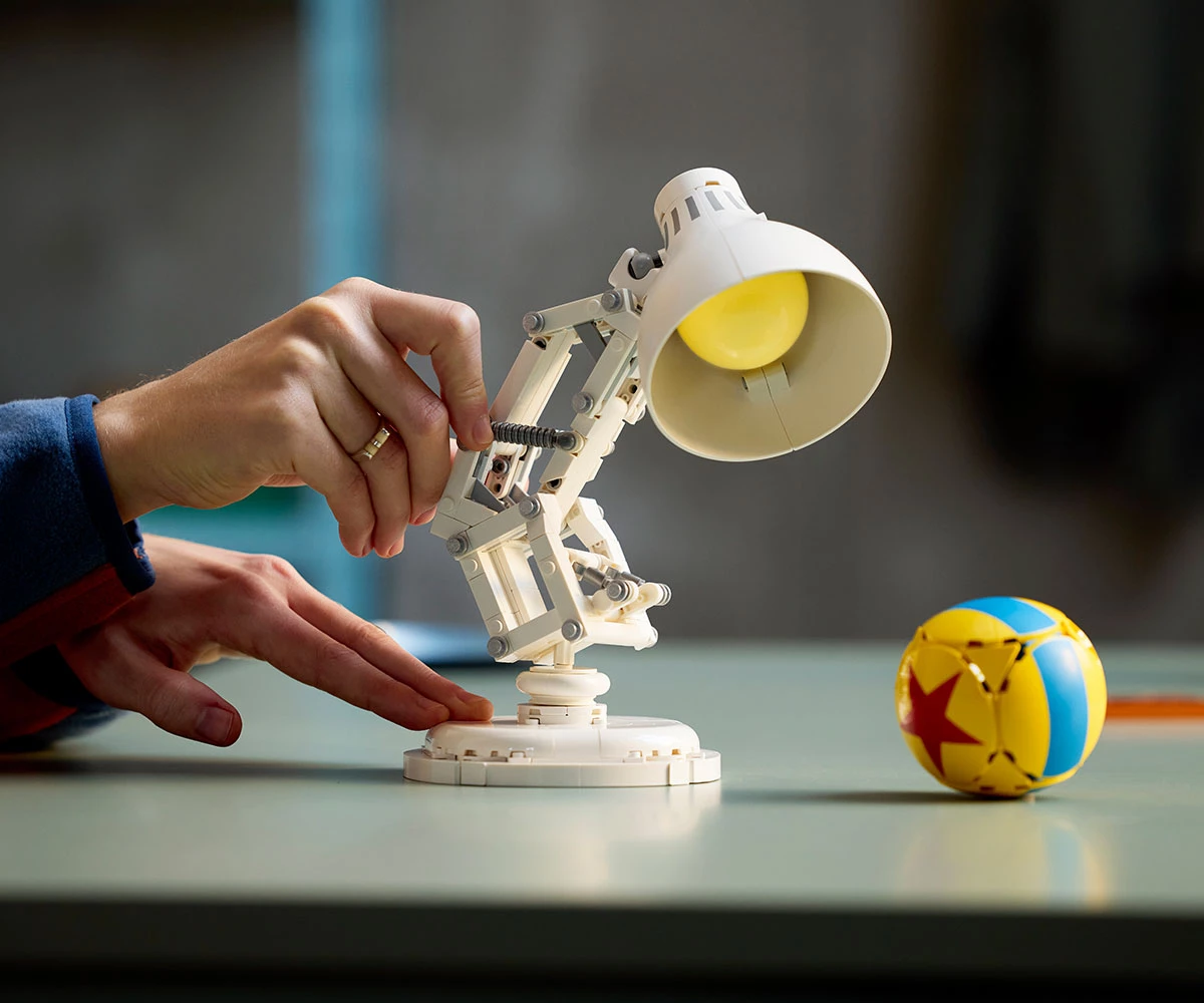 Детски комплект за игра LEGO® Ideas 21357 - Disney Pixar Luxo Jr. thumb 9 LEGO® Ideas 21357 - Disney Pixar Luxo Jr. thumb 9