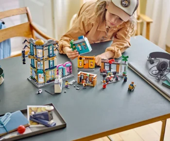 Детски комплект за игра LEGO® Creator 31141 – Главната улица