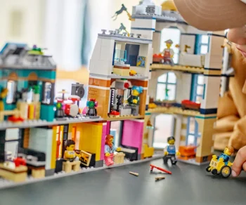 Детски комплект за игра LEGO® Creator 31141 – Главната улица