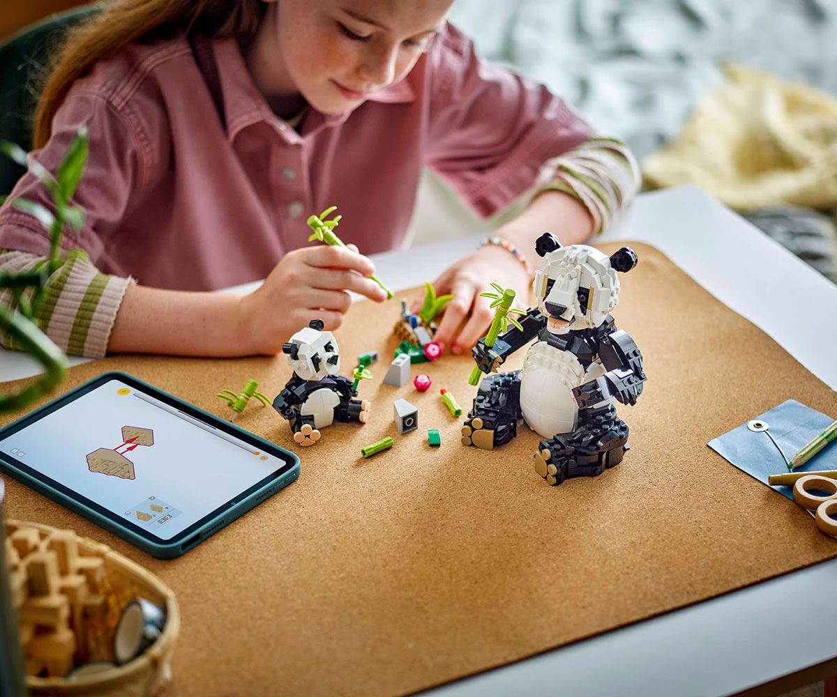Детски комплект за игра LEGO® Creator 31165 - Диви животни: Семейство панди thumb 6 Конструктор ЛЕГО Creator 31165 thumb 6