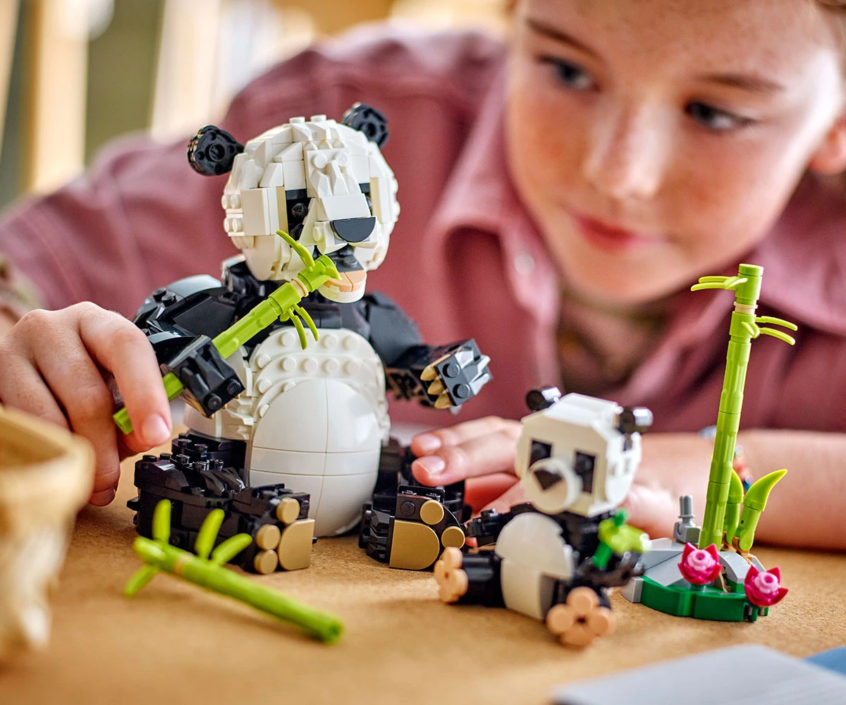 Детски комплект за игра LEGO® Creator 31165 - Диви животни: Семейство панди thumb 7 Конструктор ЛЕГО Creator 31165 thumb 7