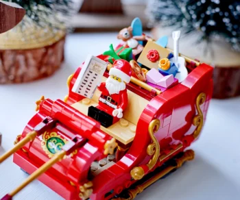 Детски комплект за игра LEGO® Iconic 40499 – Шейната на Дядо Коледа