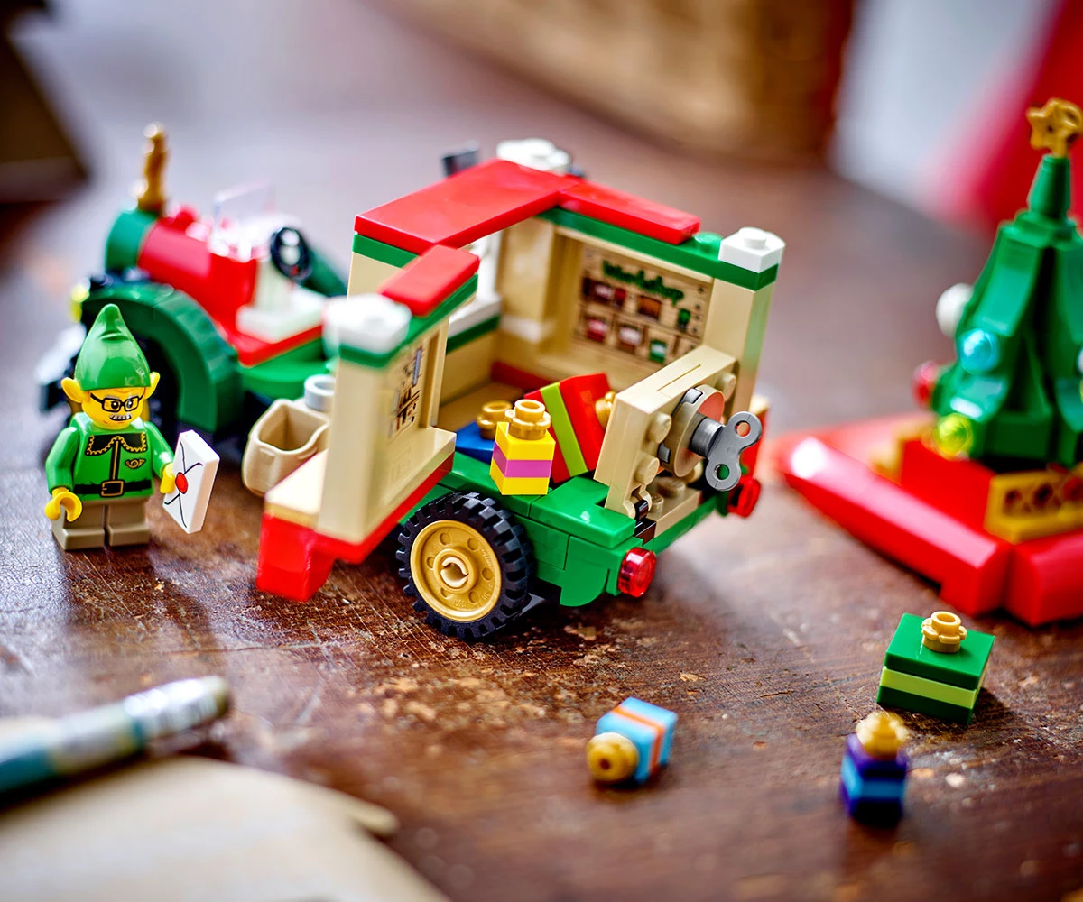 Детски комплект за игра LEGO® Iconic 40746 - Камионът за доставки на Дядо Коледа thumb 4 LEGO® Icons 40746 - Santa's Delivery Truck thumb 4