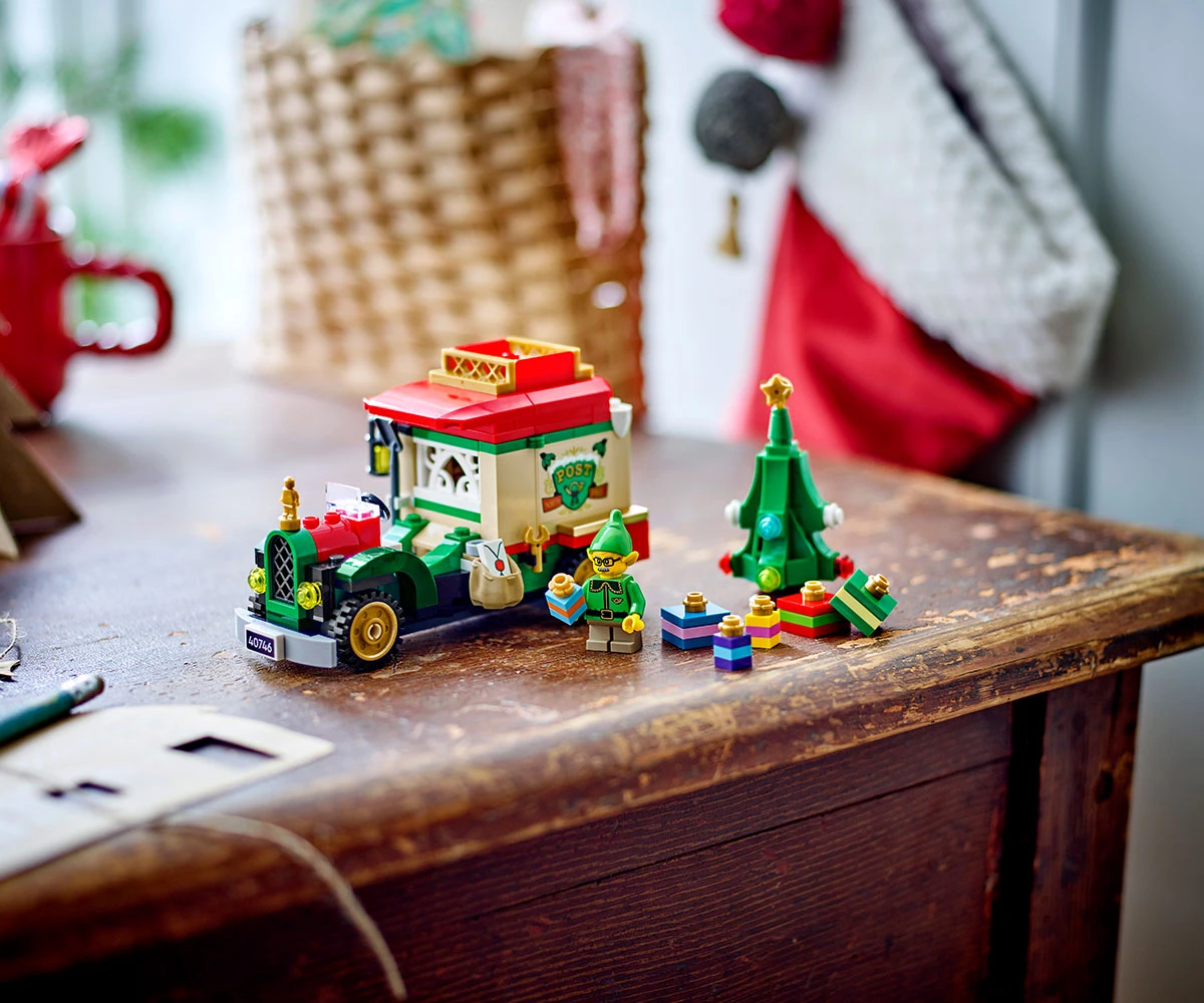 Детски комплект за игра LEGO® Iconic 40746 - Камионът за доставки на Дядо Коледа thumb 5 LEGO® Icons 40746 - Santa's Delivery Truck thumb 5