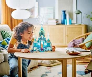 Детски комплект за игра LEGO® Disney Princess™ 43244 – Леденият дворец на Елза