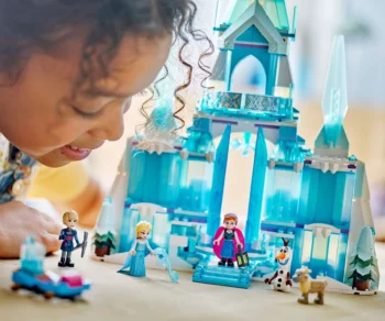 Детски комплект за игра LEGO® Disney Princess™ 43244 – Леденият дворец на Елза