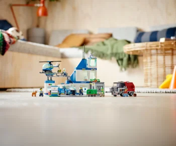 Детски комплект за игра LEGO® City Police 60316 – Полицейски участък