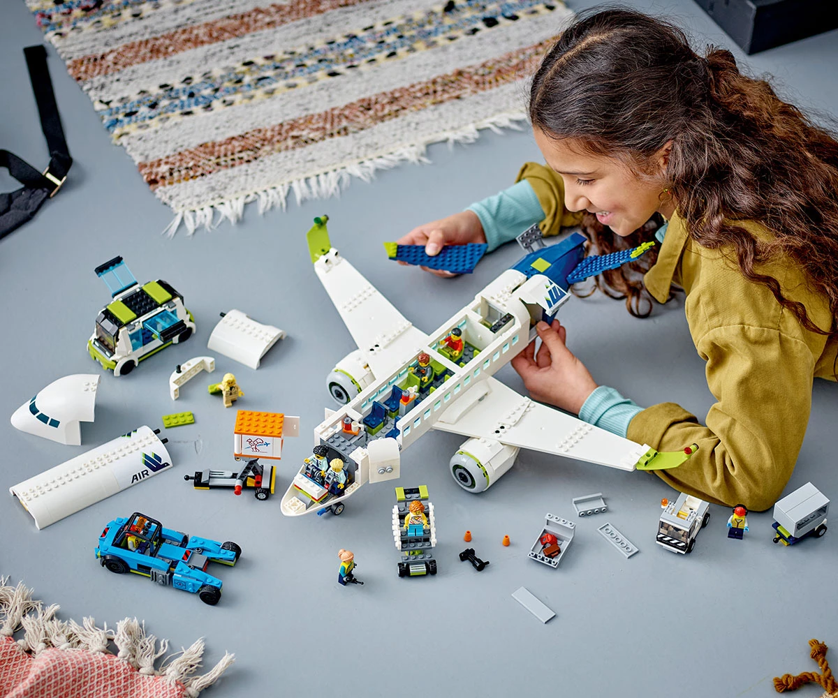 Детски комплект за игра LEGO® City 60367 - Пътнически самолет thumb 5 Конструктор ЛЕГО City 60367 thumb 5