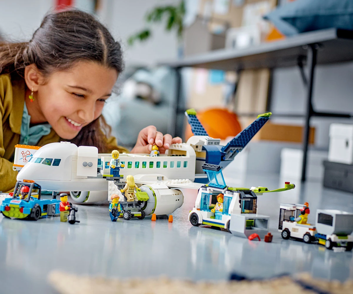 Детски комплект за игра LEGO® City 60367 - Пътнически самолет thumb 8 Конструктор ЛЕГО City 60367 thumb 8