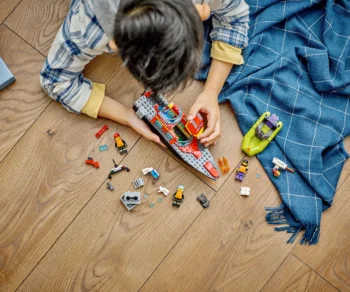Детски комплект за игра LEGO® City Fire 60373 – Пожарникарска спасителна лодка