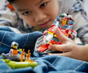 Детски комплект за игра LEGO® City Fire 60373 – Пожарникарска спасителна лодка