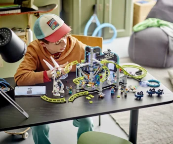 Детски комплект за игра LEGO® City 60421 – Увеселителен парк с роботи